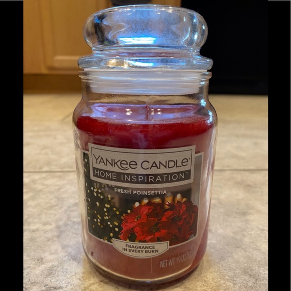 Yankee Candle “Fresh Poinsettia” candle